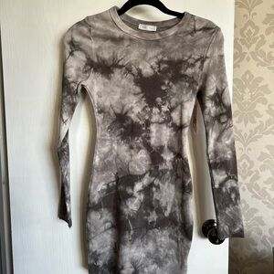 Tie-Dye Long Sleeve Dress